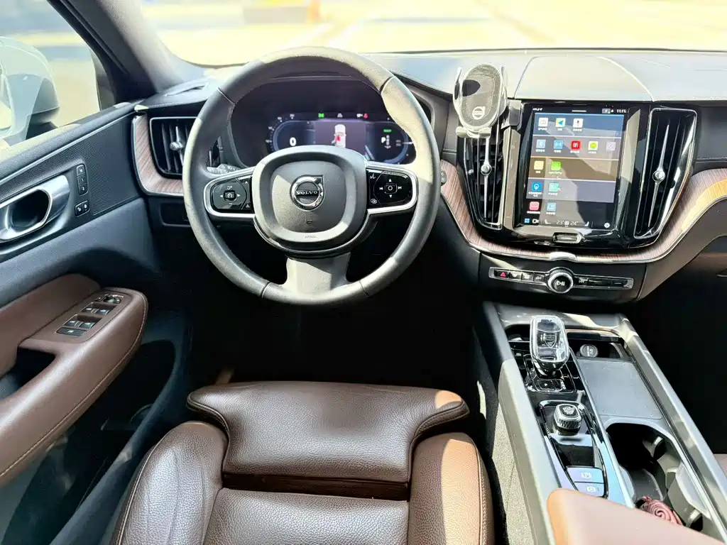 VOLVO XC60 PLUG IN HYBRID