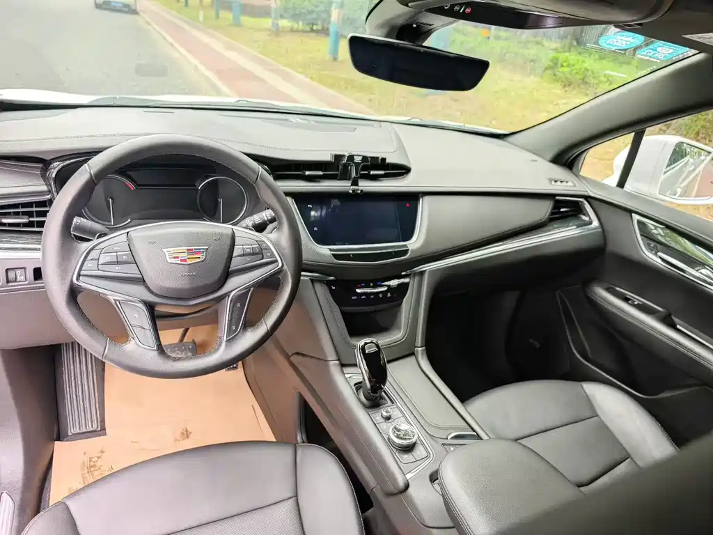 CADILLAC XT5
