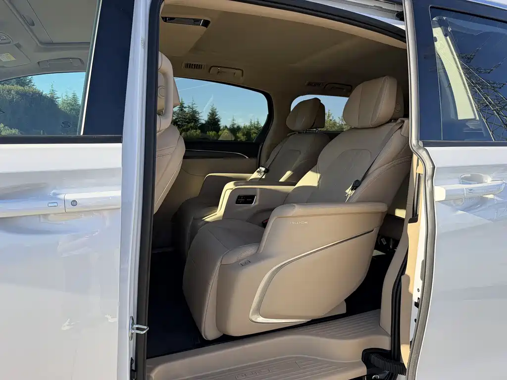 Buick GL8 Hybrid — миниатюра 9