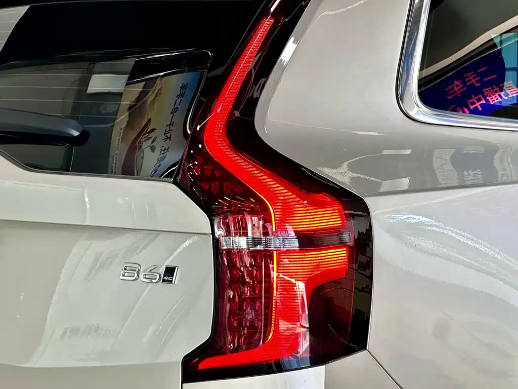 Volvo XC90 — миниатюра 9