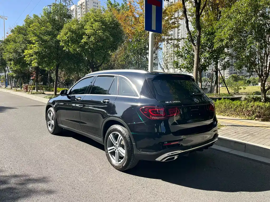 MERCEDES-BENZ GLC