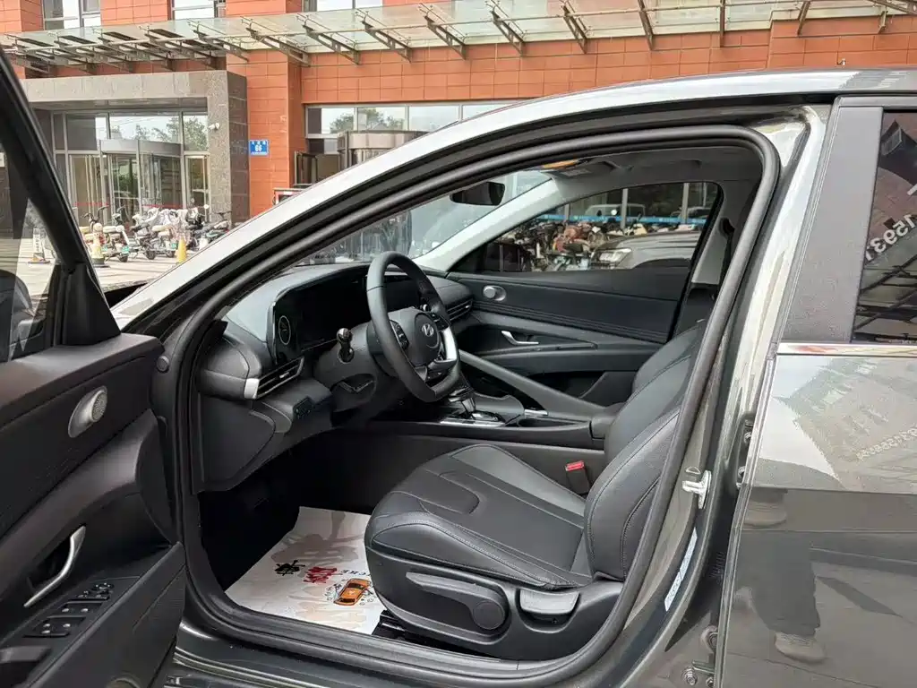Hyundai Elantra — миниатюра 7