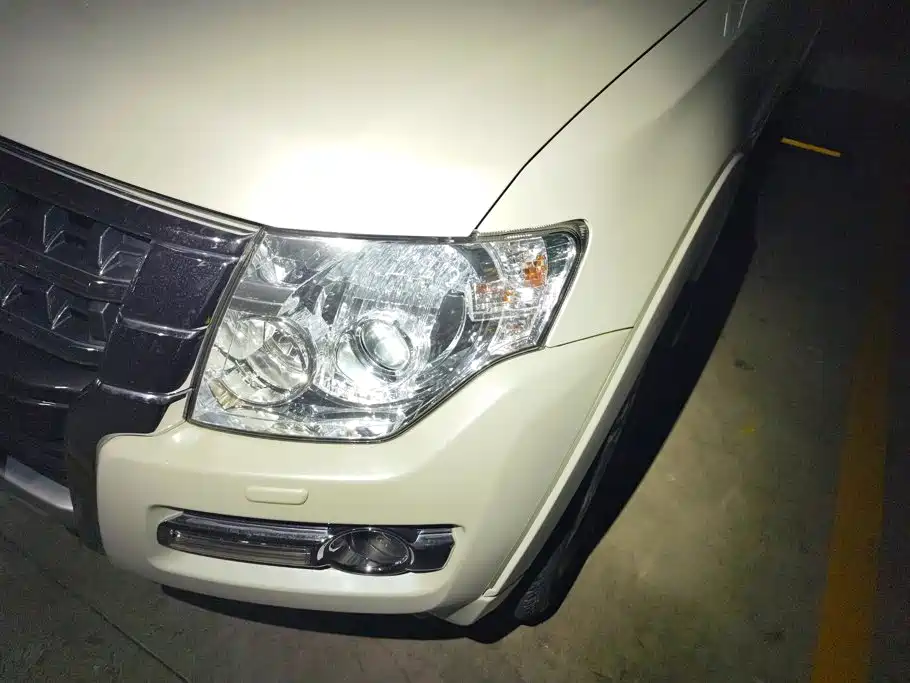 Mitsubishi Pajero (Import) — миниатюра 5