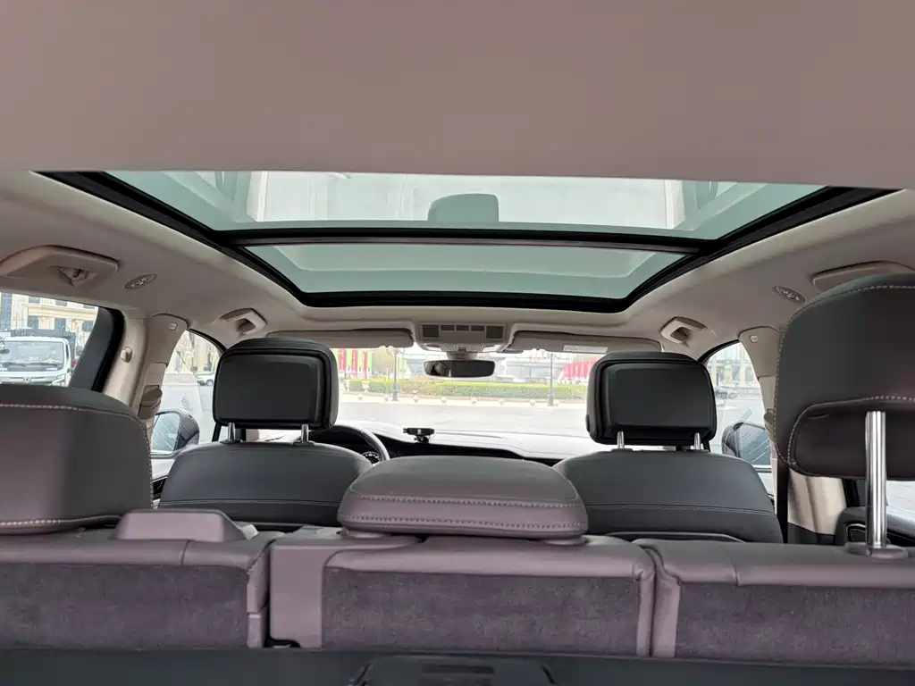 Volkswagen Touareg — миниатюра 12