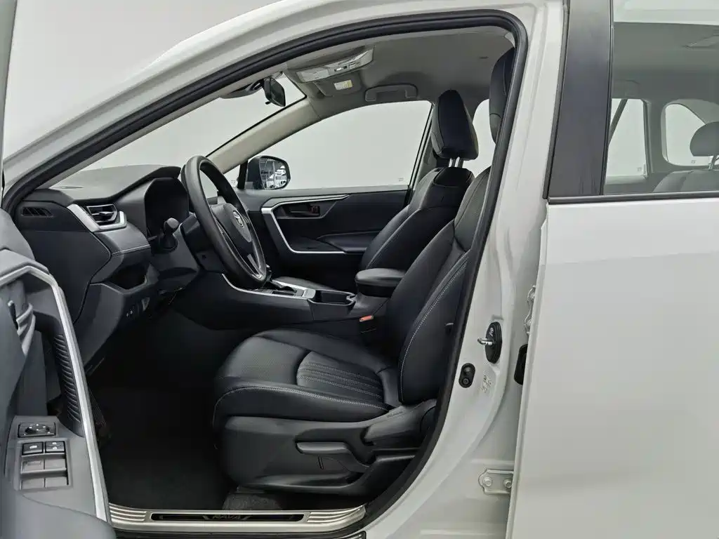 Toyota RAV4 — миниатюра 10