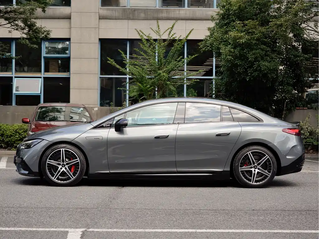 Mercedes-Benz EQE AMG — миниатюра 3