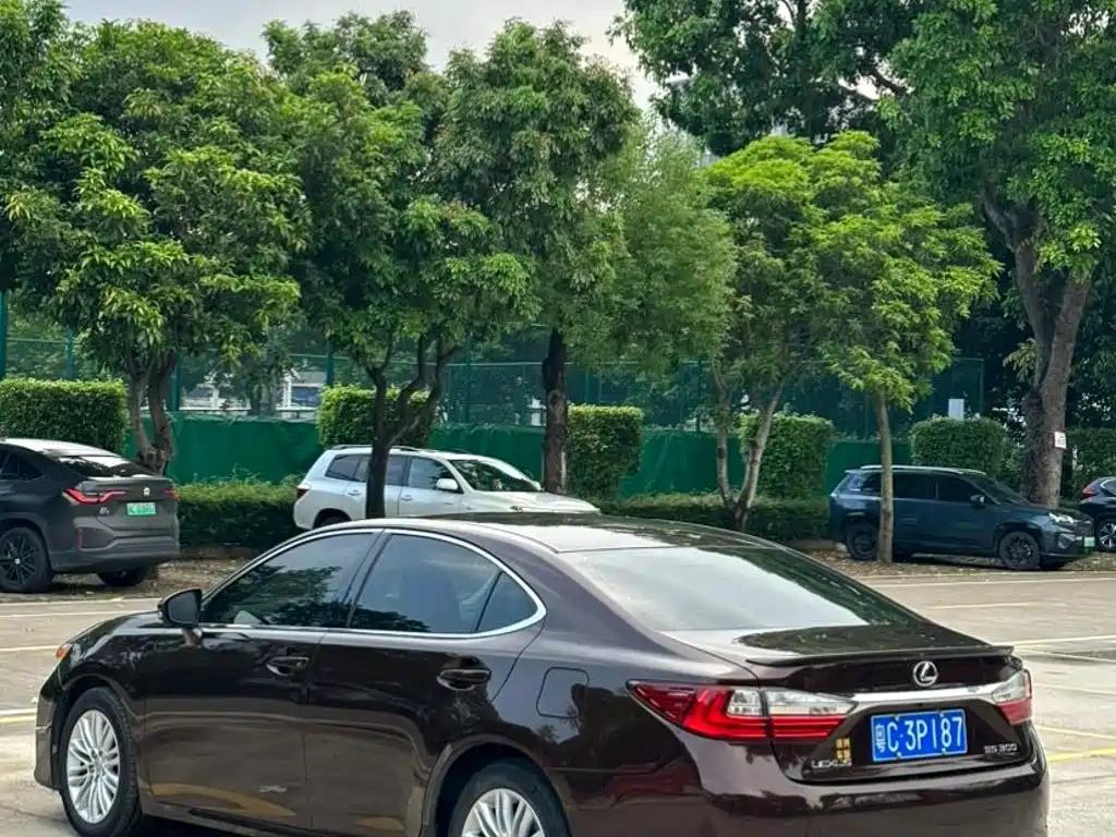 Lexus ES — миниатюра 9