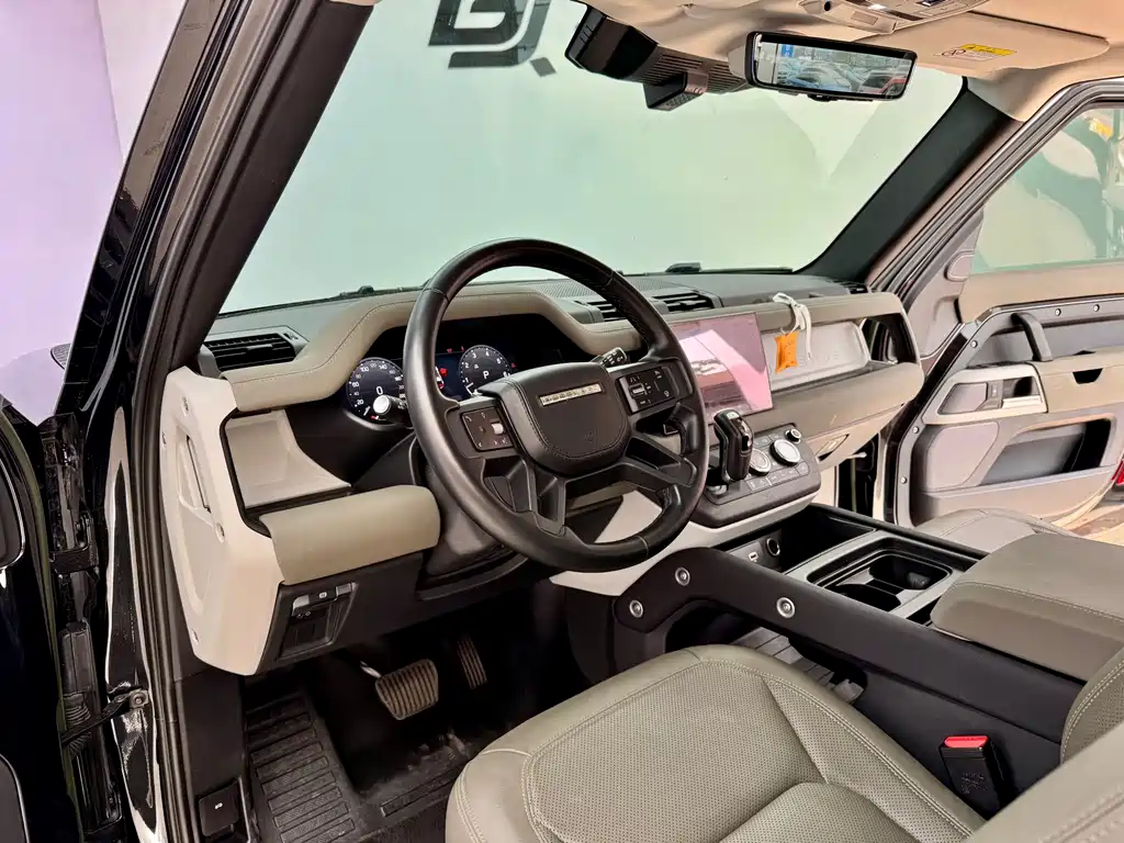 LAND ROVER DEFENDER