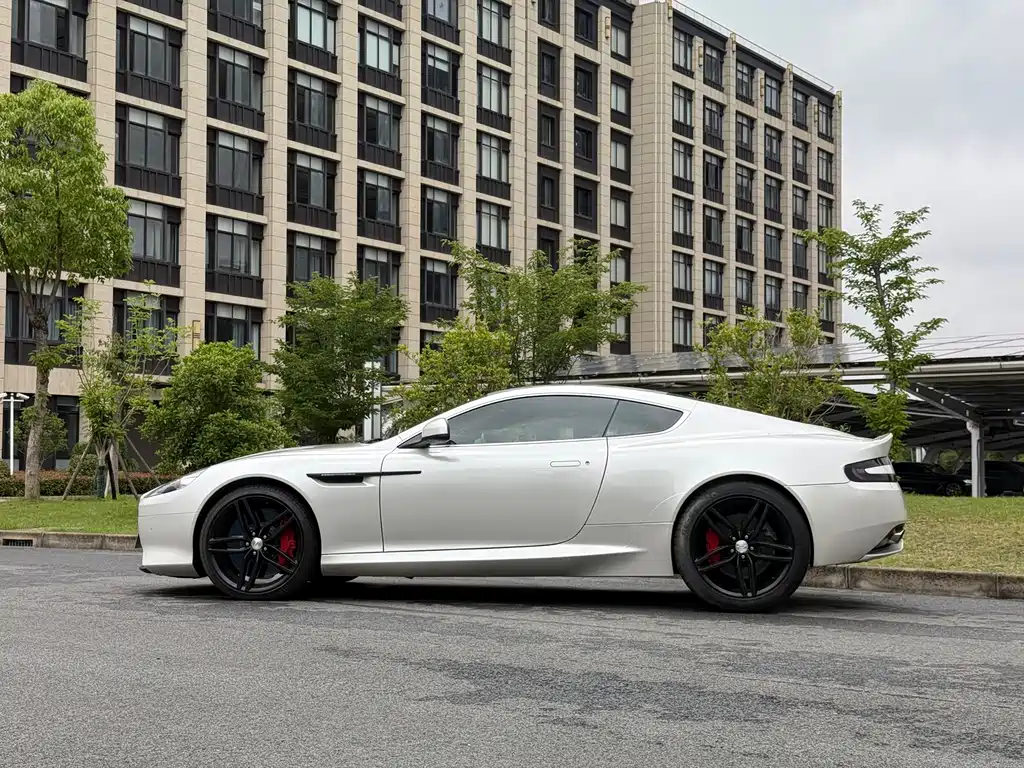 Aston Martin DB9 — миниатюра 3