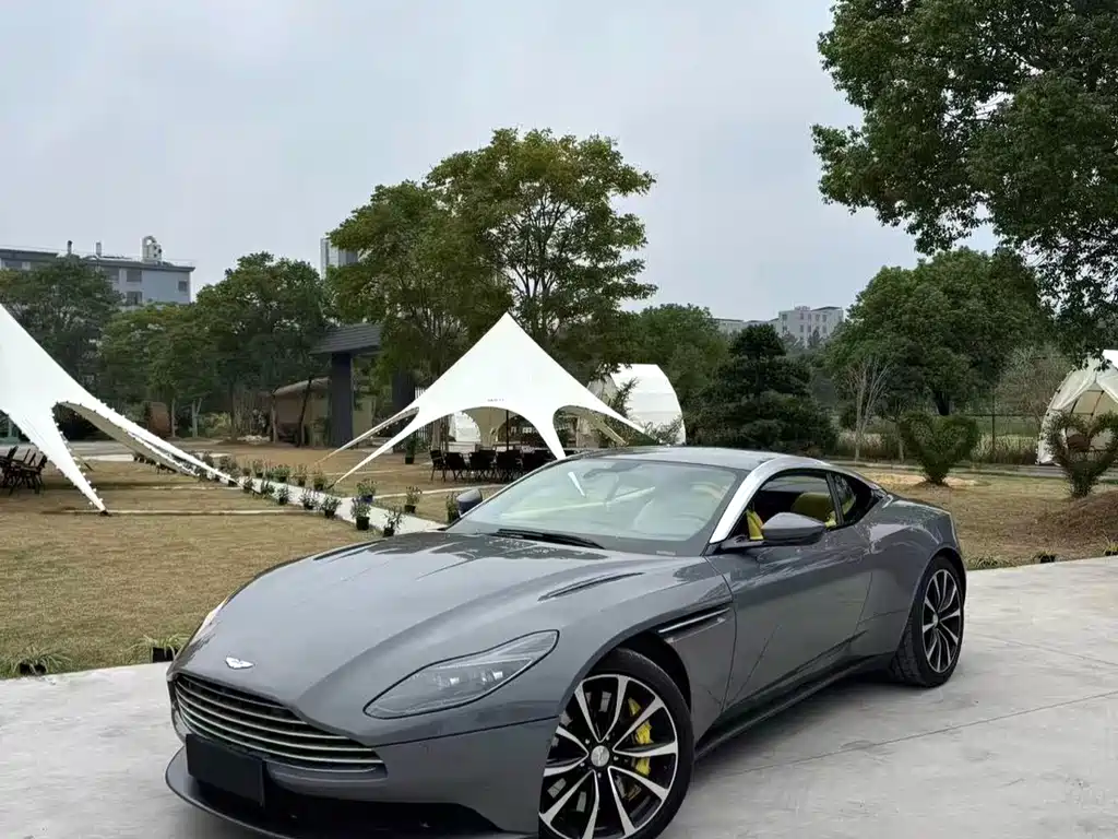 Aston Martin DB11 2019