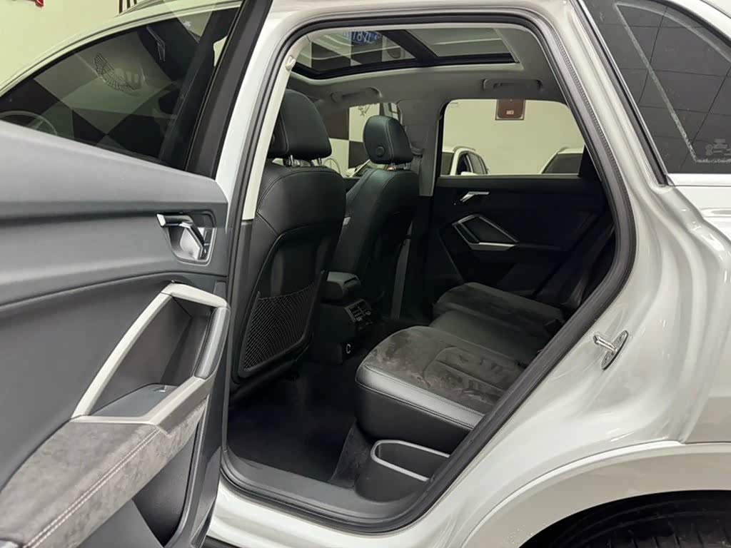 Audi Q3 1.4 л 2022 г. Белый, пробег 34000 км