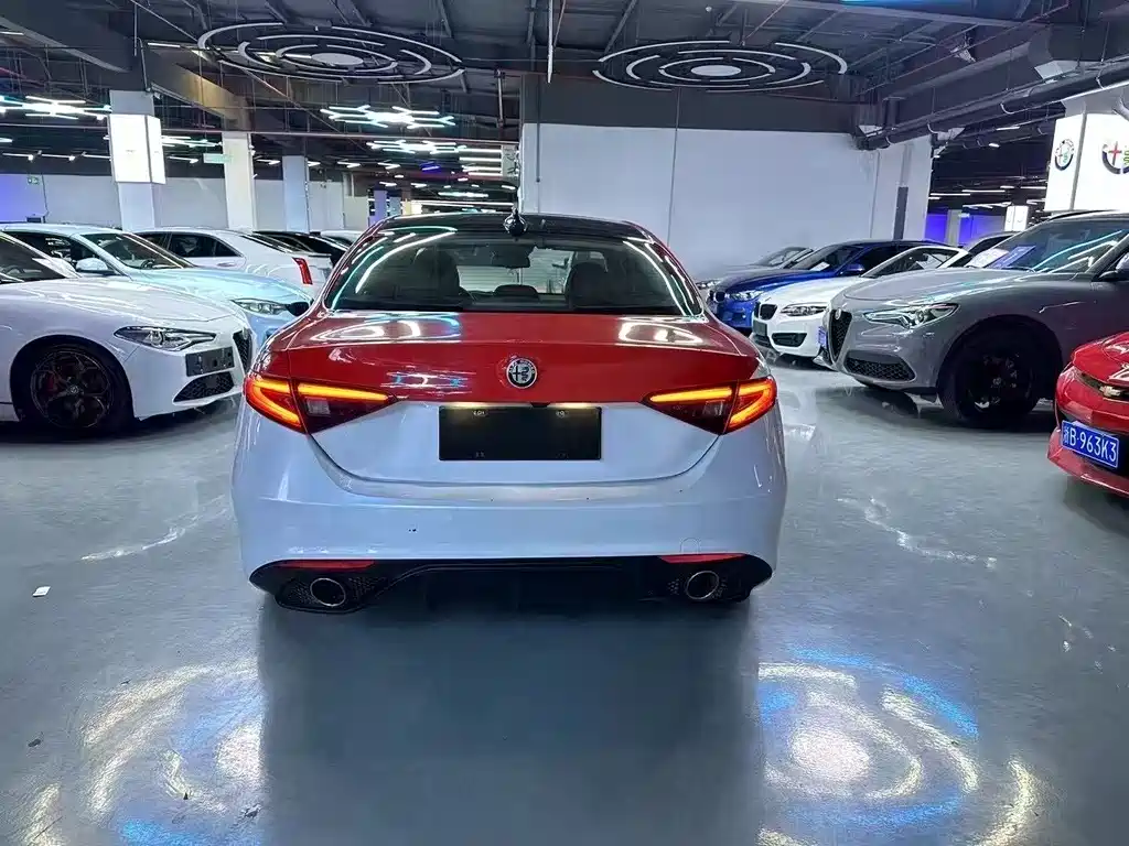 Alfa Romeo Giulia 2020 2.0T 280HP