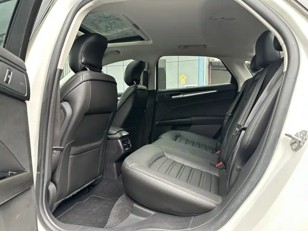 Ford Mondeo — миниатюра 6