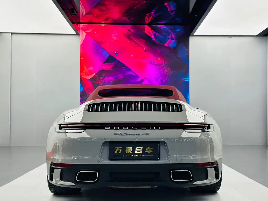 PORSCHE 911