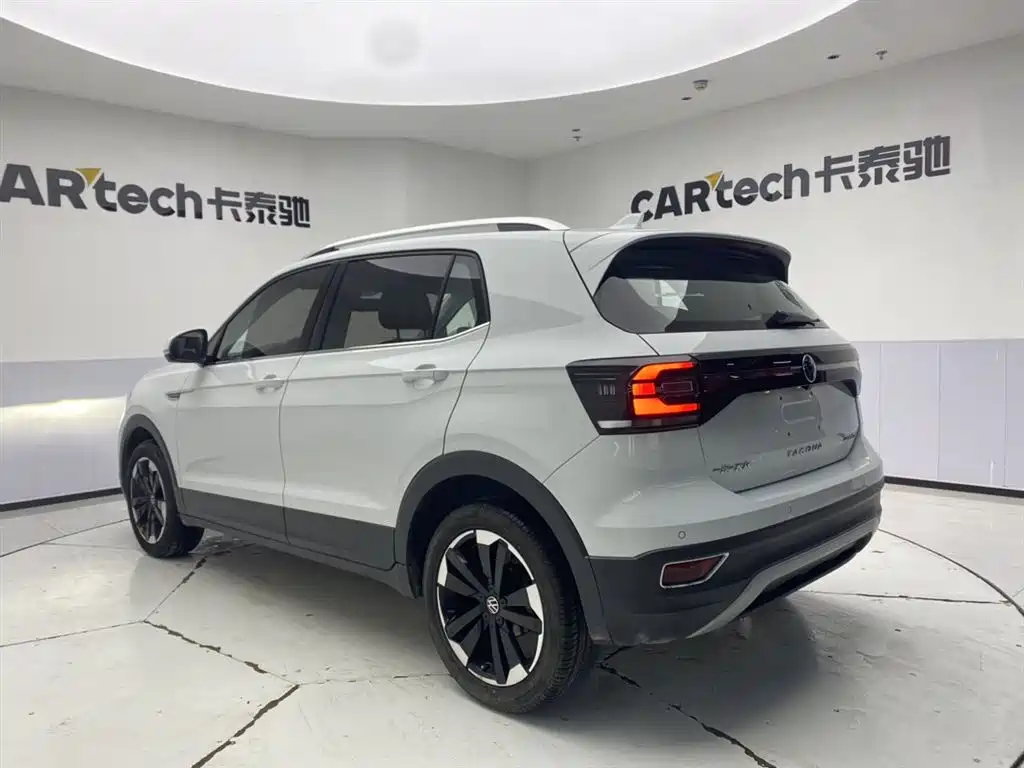 Volkswagen Tacqua 2023 200TSI DSG Smart Connect