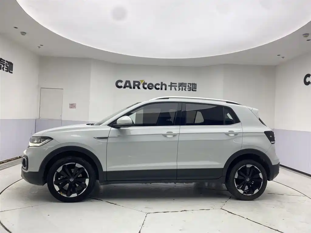 Volkswagen Tacqua 2023 200TSI DSG Smart Connect