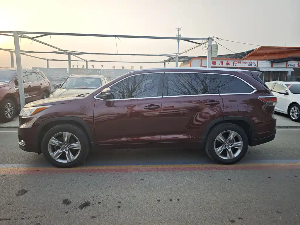 TOYOTA HIGHLANDER
