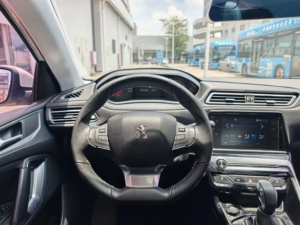 Peugeot 308 — миниатюра 15