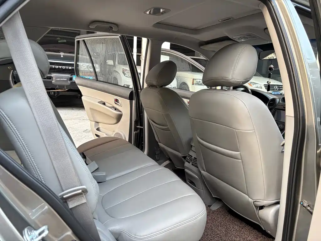 Kia Carens — миниатюра 11