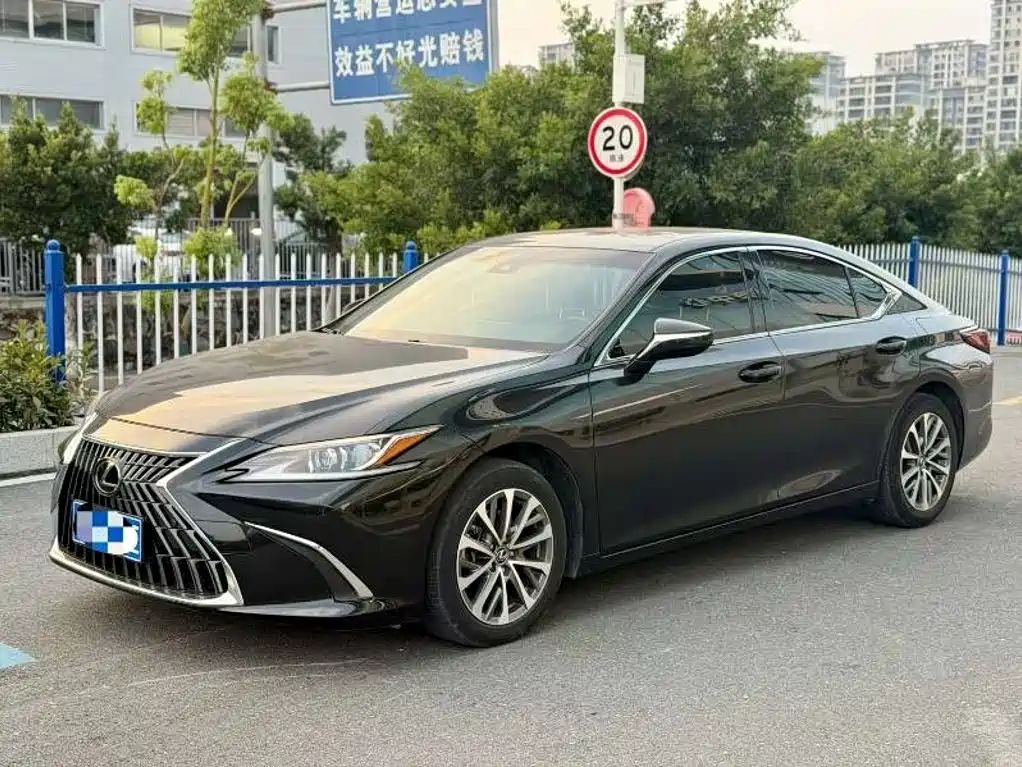 Lexus ES 2023 — фото 1