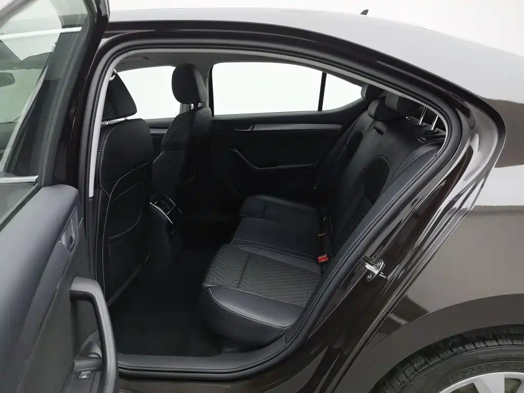Skoda Superb — миниатюра 15