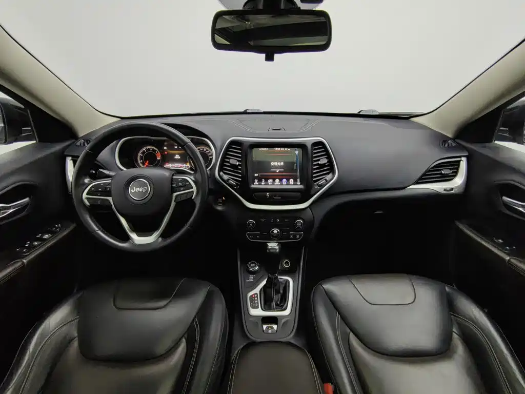 Jeep Cherokee — миниатюра 5