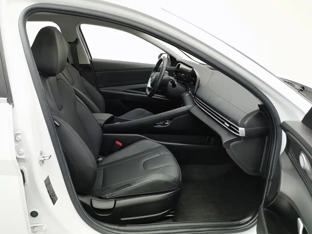 Hyundai Elantra — миниатюра 23