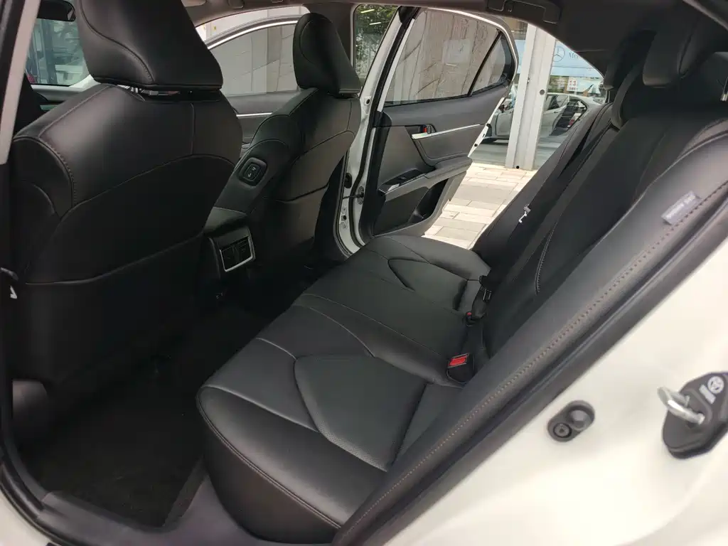 Toyota Camry — миниатюра 17
