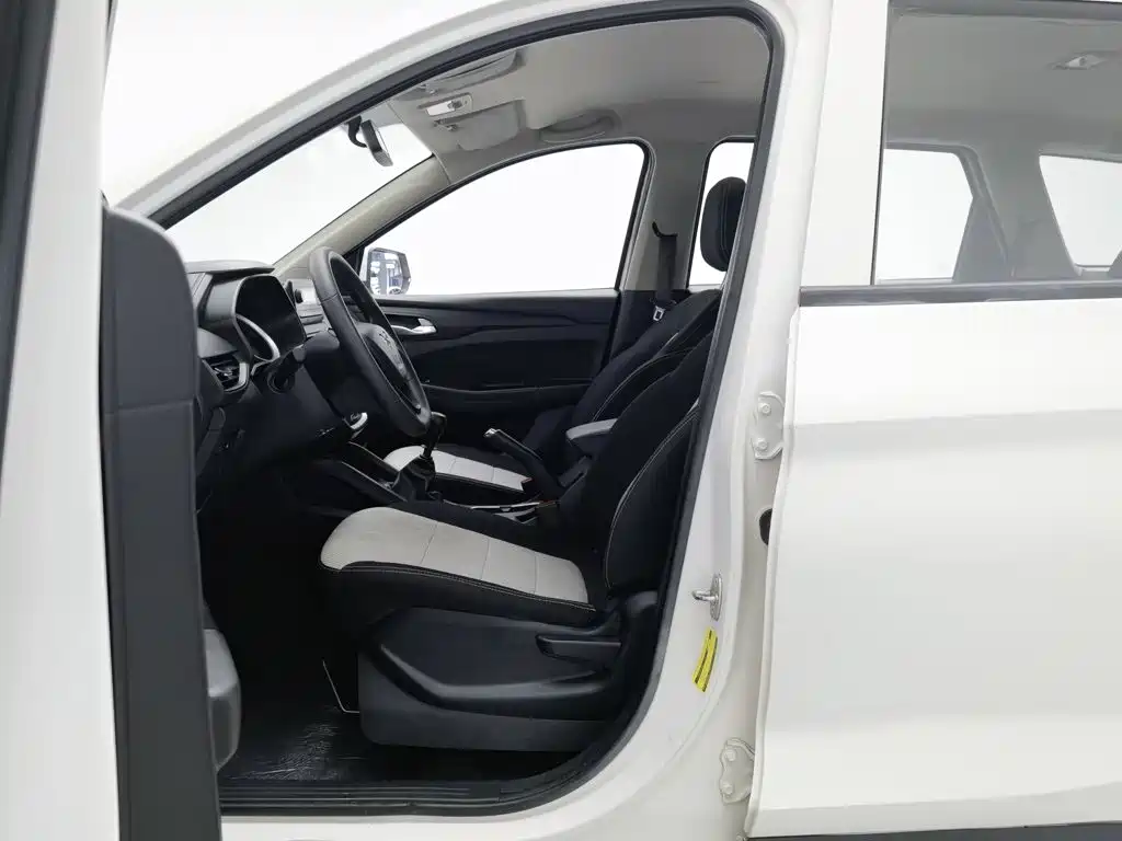 Wuling Hongguang S3 — миниатюра 10