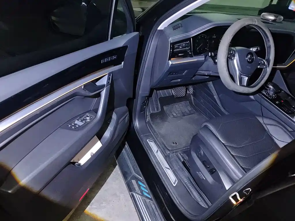 Volkswagen Touareg — миниатюра 13