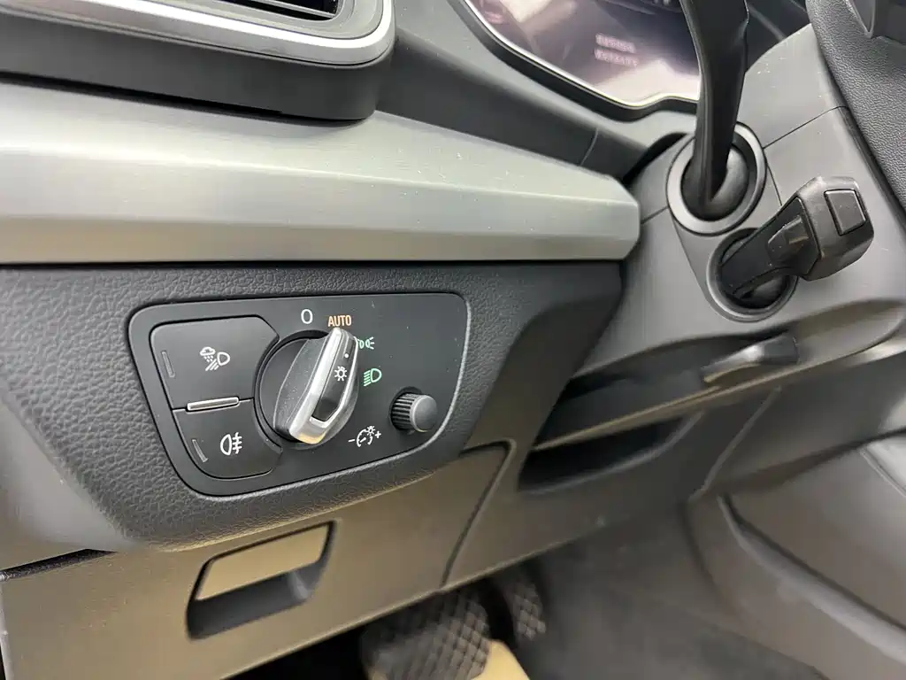 Audi Q5L 2018 40 TFSI Fashion V