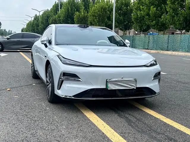 2025 Geely Galaxy Xingyao 8
