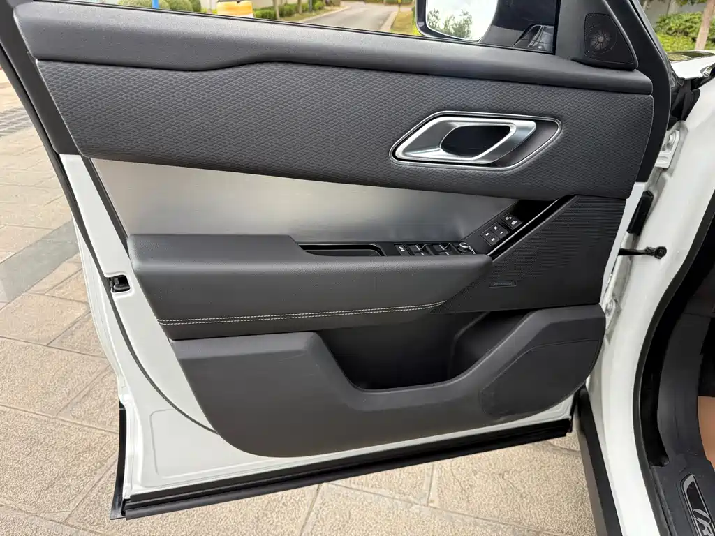 Land Rover Velar — миниатюра 17
