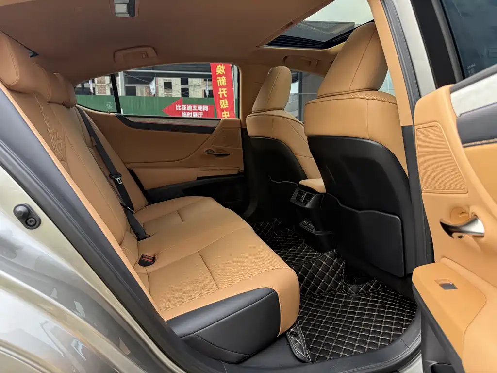 Lexus ES — миниатюра 9