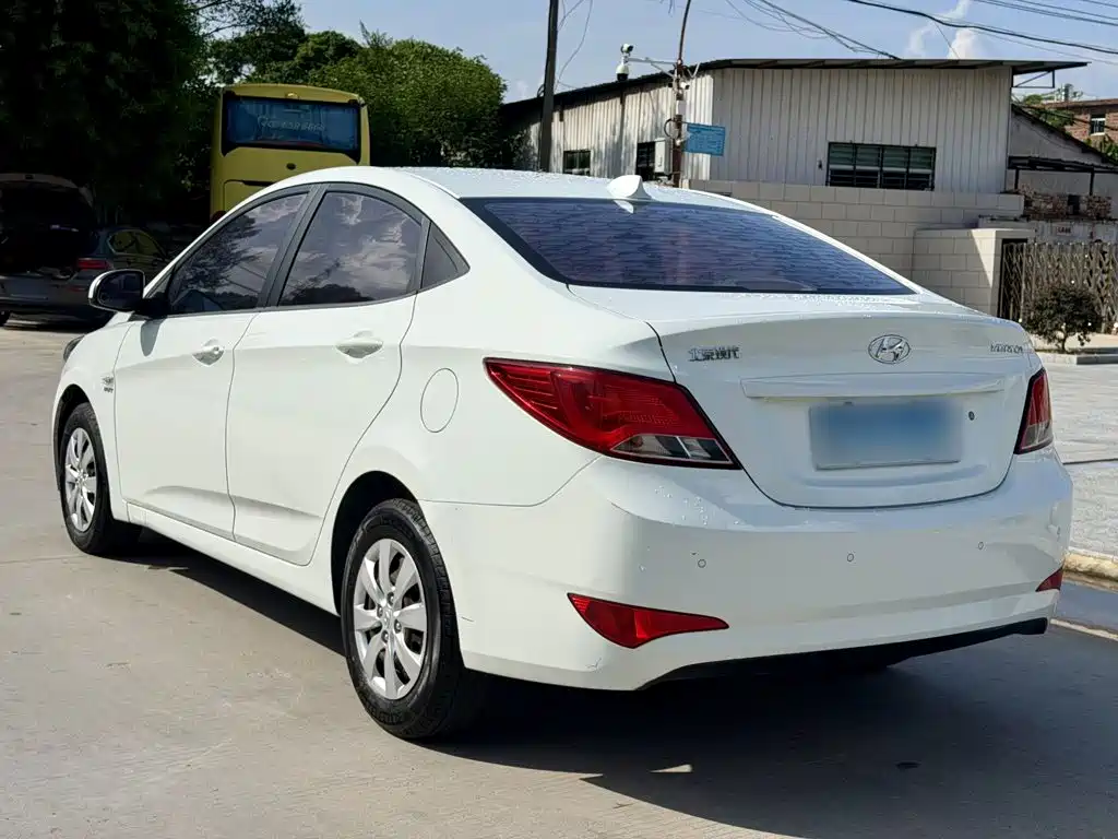 Hyundai Verna — миниатюра 5
