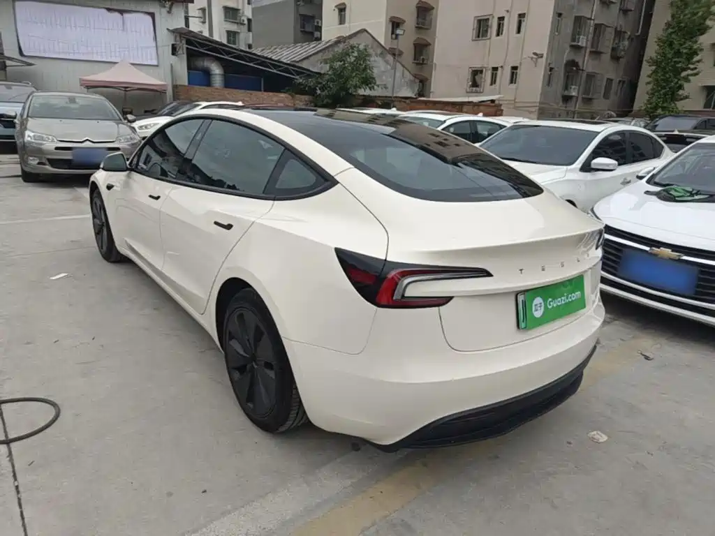 Tesla Model 3 — миниатюра 5