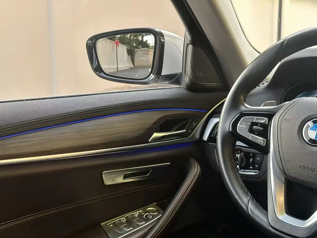 BMW 5 Series — миниатюра 22