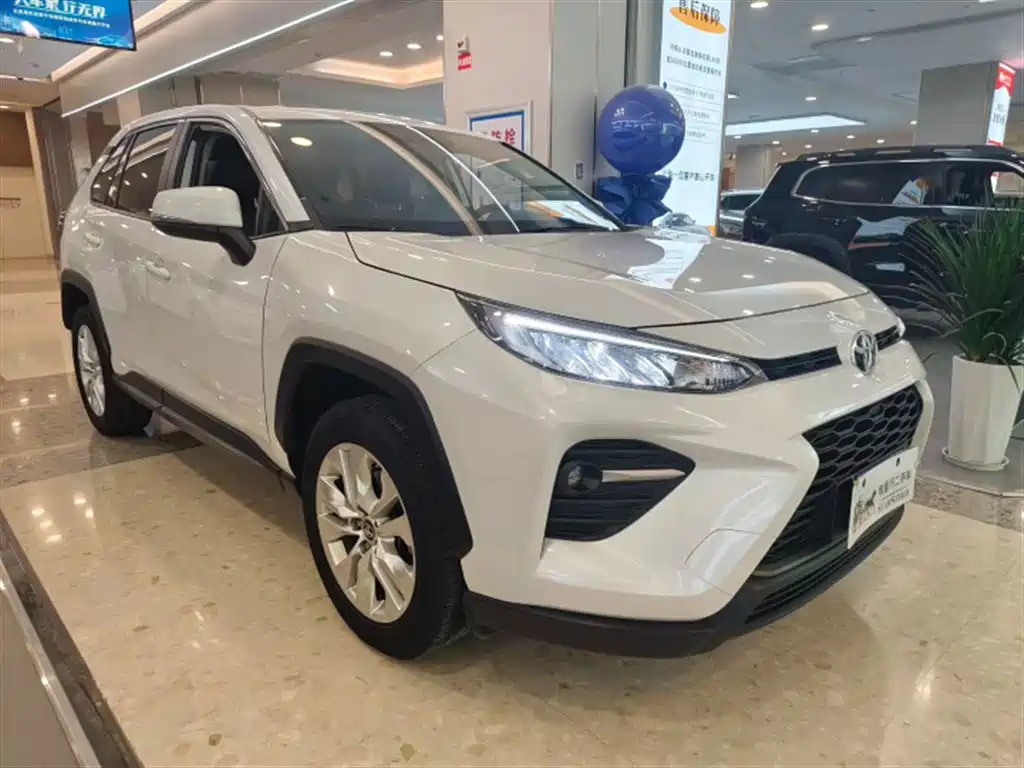 Toyota Wildlander Facelift 2.0L CVT 2WD Leading Edition, фото 2