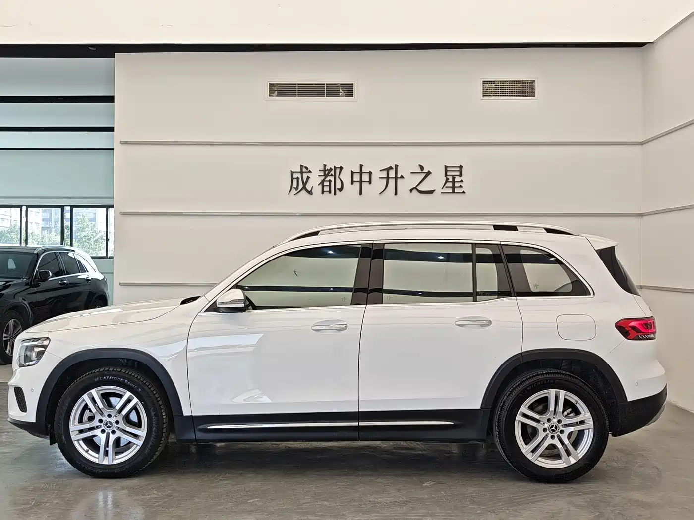 Mercedes-Benz GLB 2023 Белый из Китая