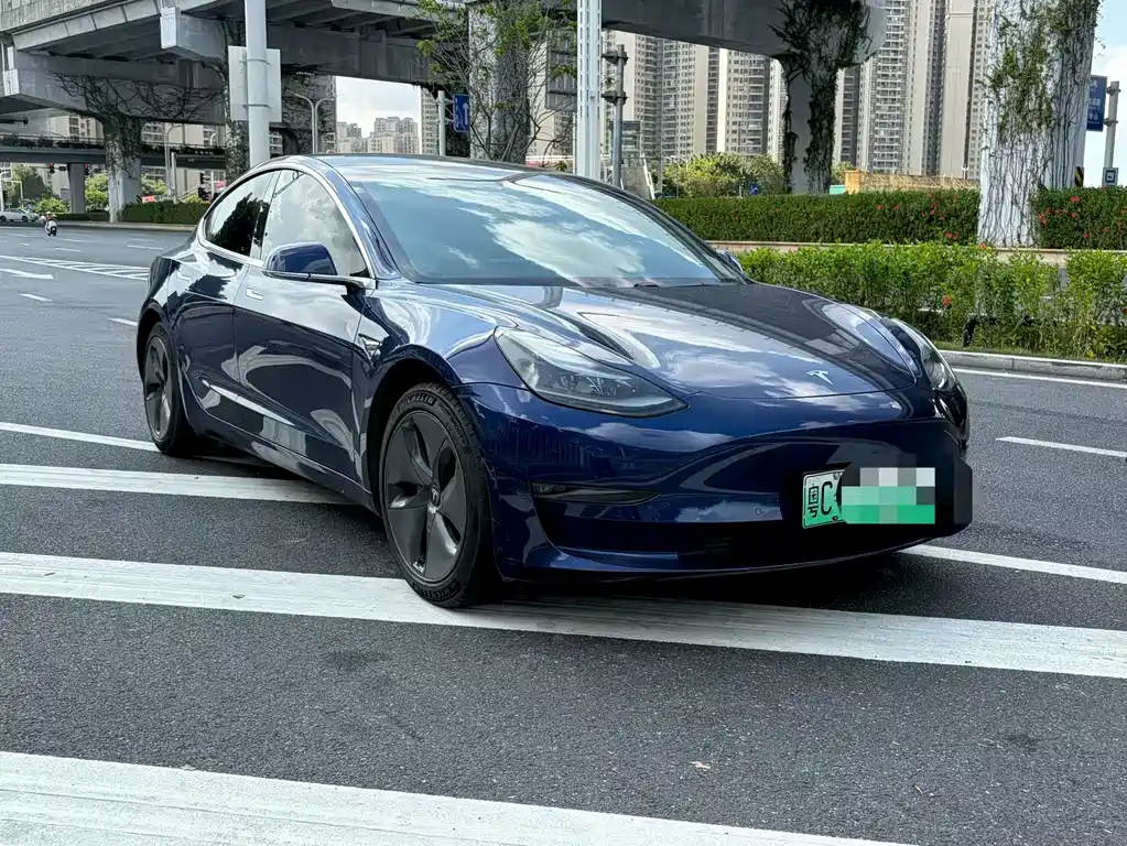 Tesla Model 3 — миниатюра 3