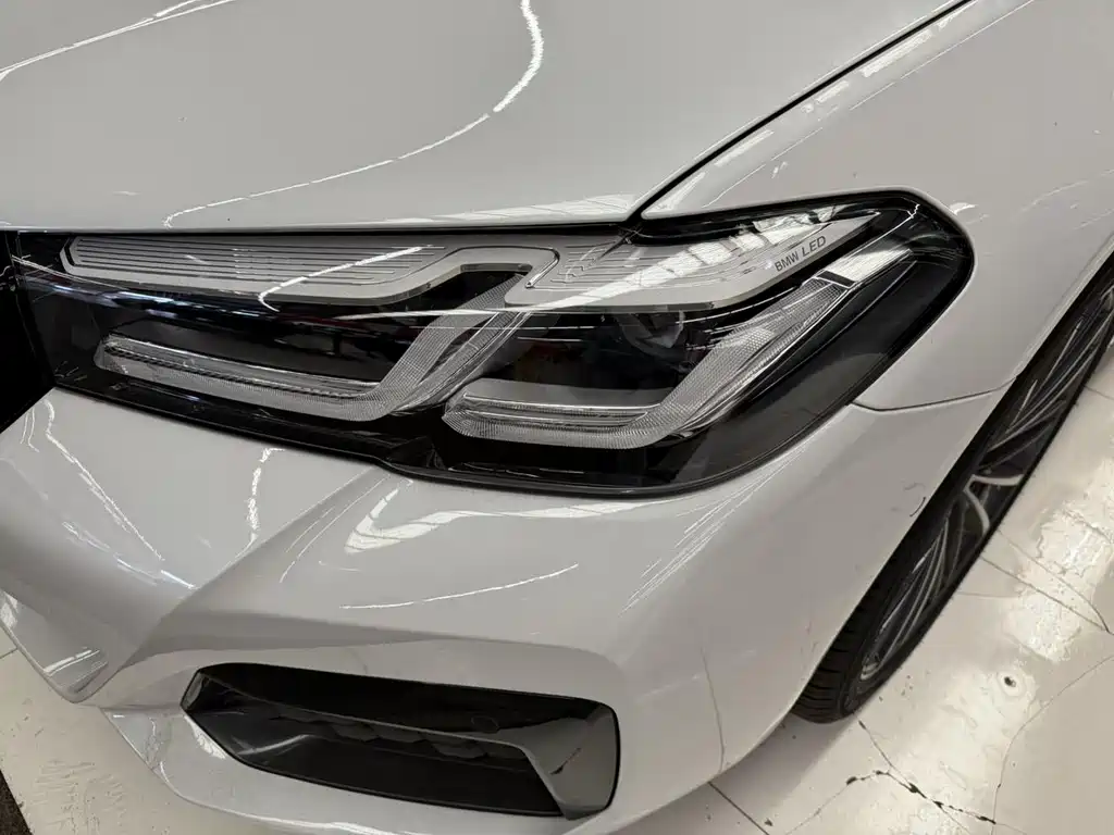 BMW 5 Series — миниатюра 4