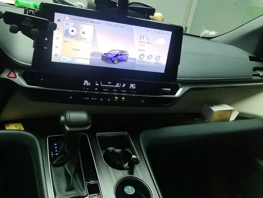 Toyota Granvia — миниатюра 13