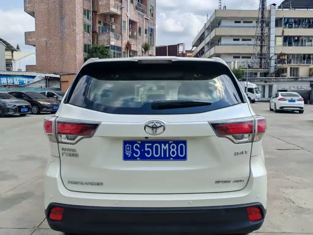 Toyota Highlander 2015 2.0T Luxury 7 мест