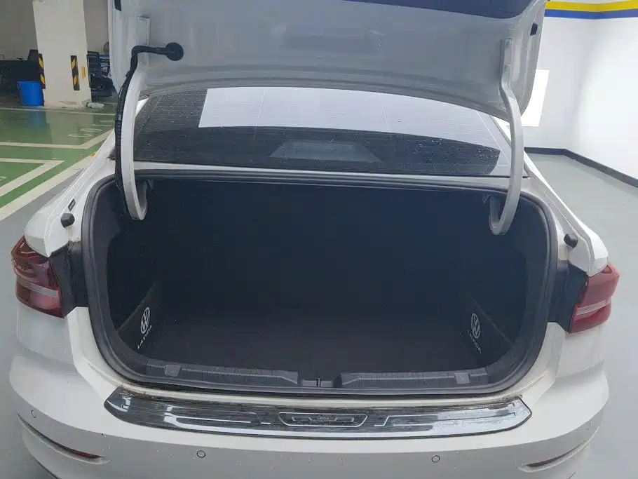 Volkswagen Lavida — миниатюра 4