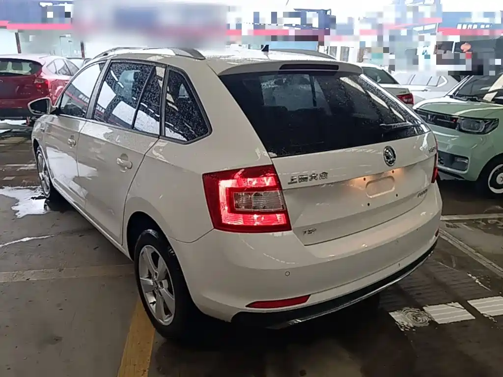 Skoda Rapid Spaceback — миниатюра 5