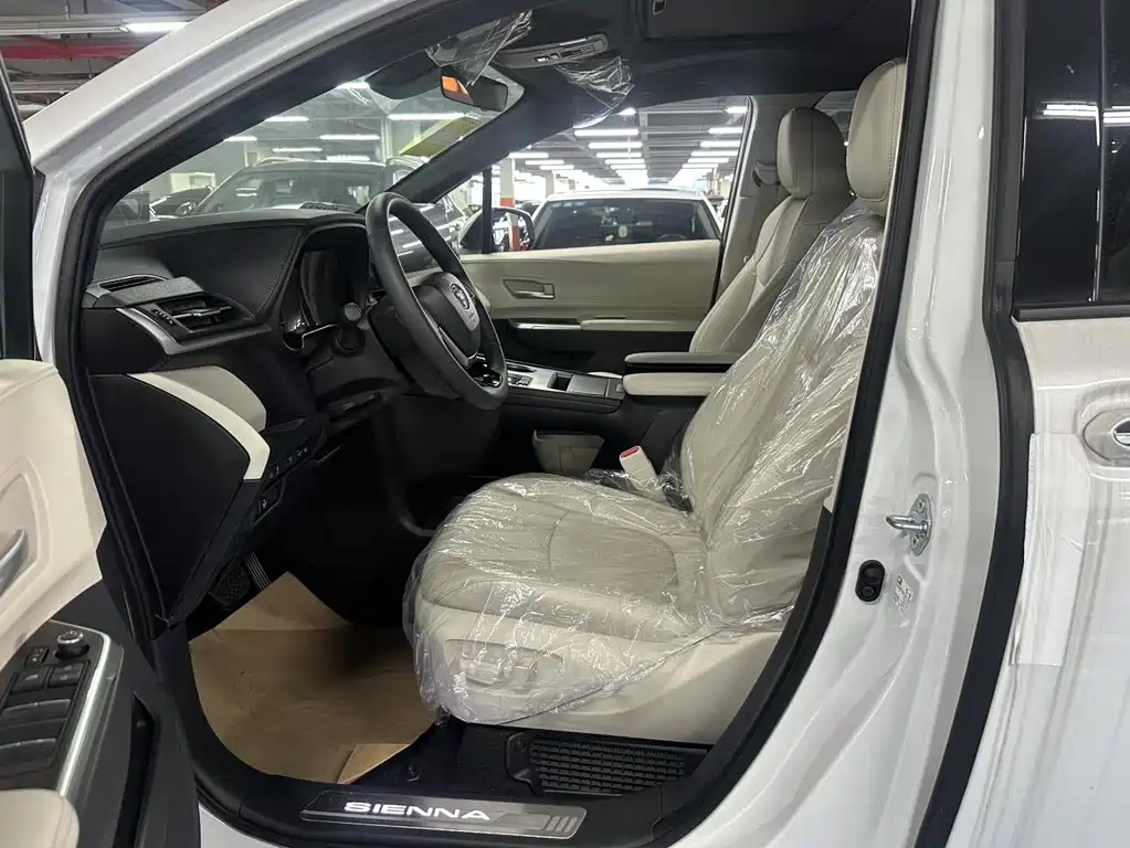 Toyota Sienna 2024 2.5L Luxury