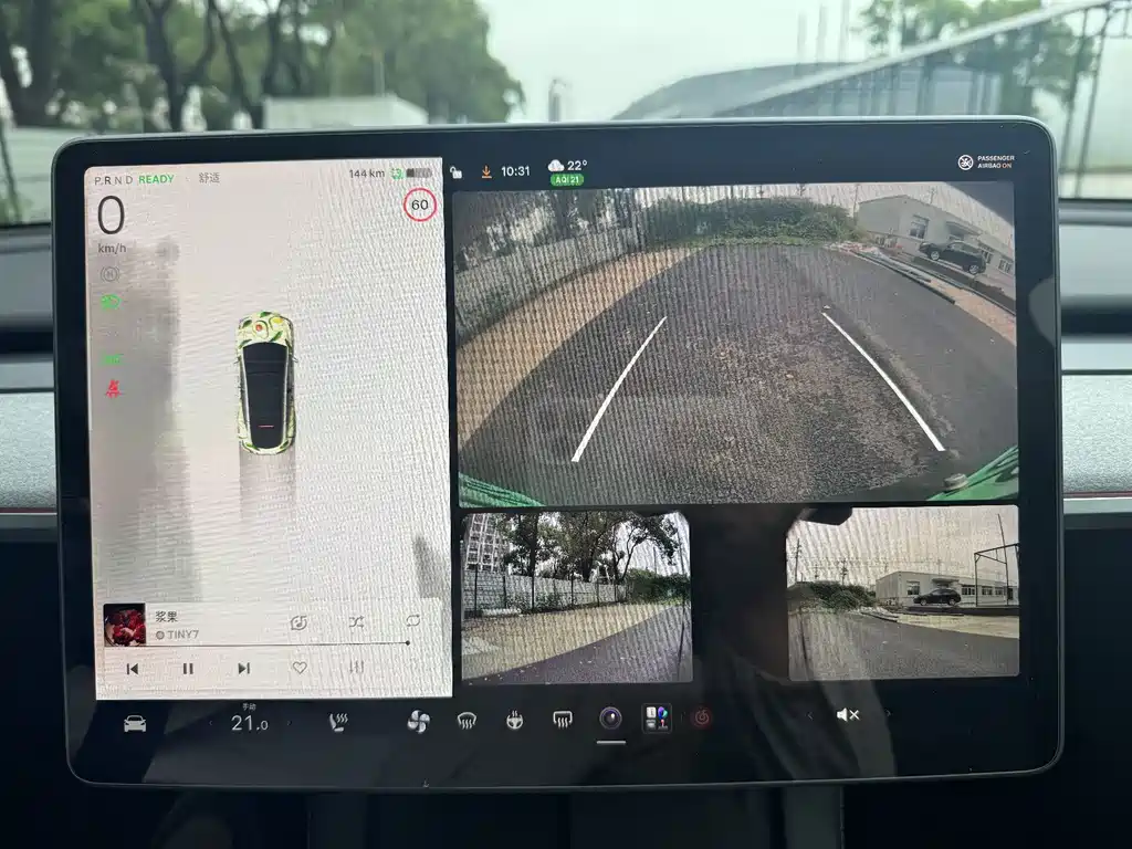 Tesla Model Y — миниатюра 5
