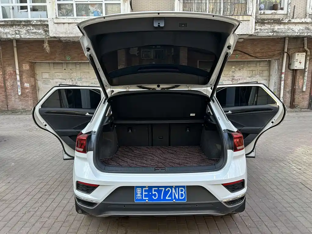 VOLKSWAGEN T ROC EXPLORING SONGS