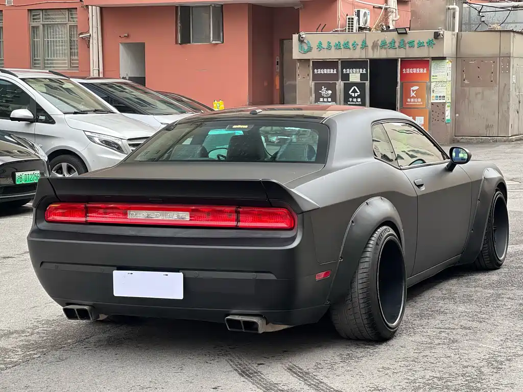 Dodge Challenger 2011 6.4L MT