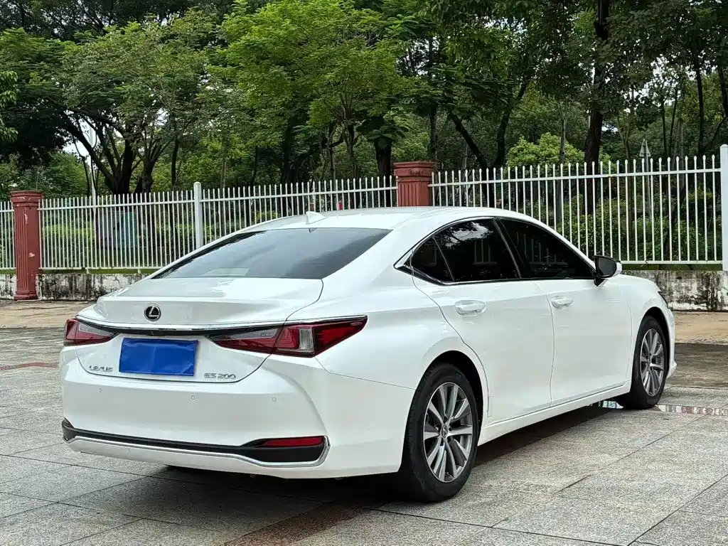 Lexus ES — миниатюра 3